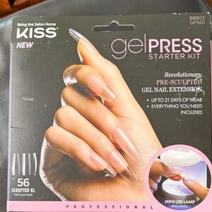 KISS Gel Press Starter Kit with Pink and White Nails